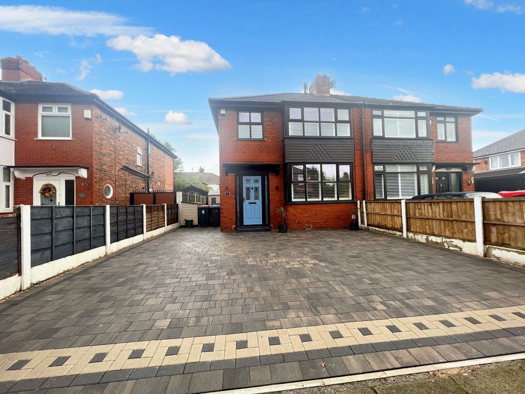 3 bed semidetached house for sale in Colborne Avenue, Eccles M30, £