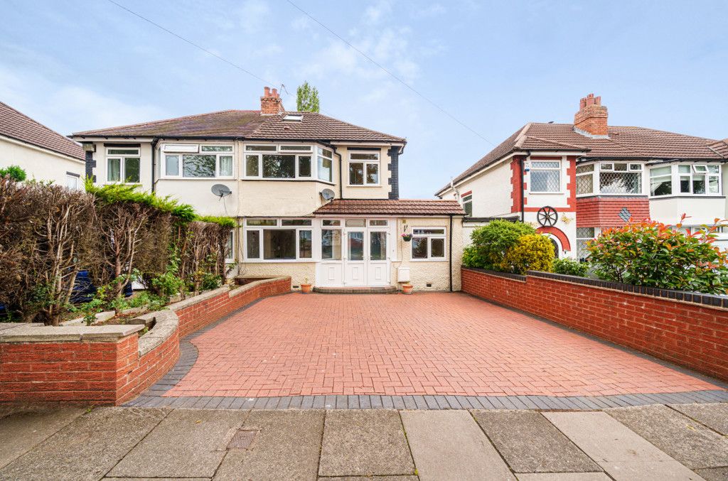 3 bed semidetached house for sale in Stotfold Road, Maypole