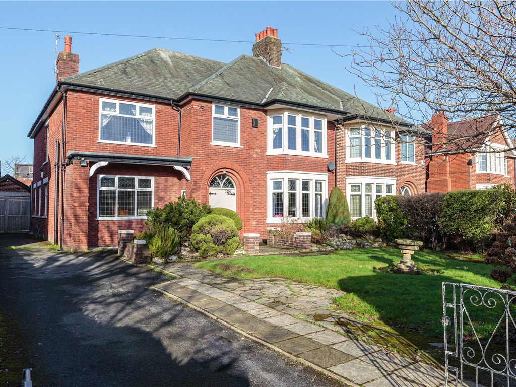 4 bed semidetached house for sale in Newton Drive, Blackpool