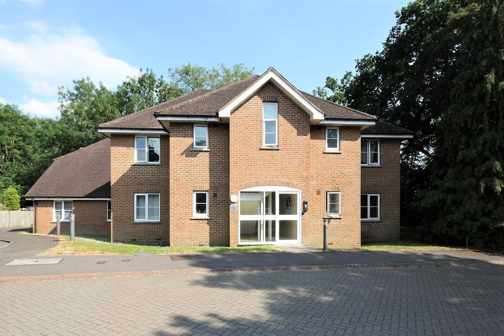 1 bed flat for sale in Chart Gardens, Dorking RH5 Zoopla