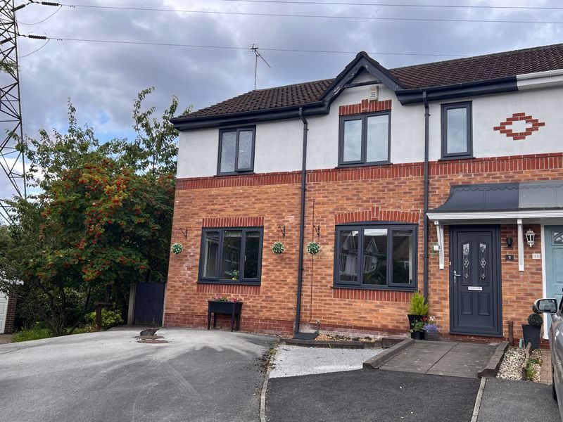 3 bed semidetached house for sale in Alasdair Close, Swallowfields