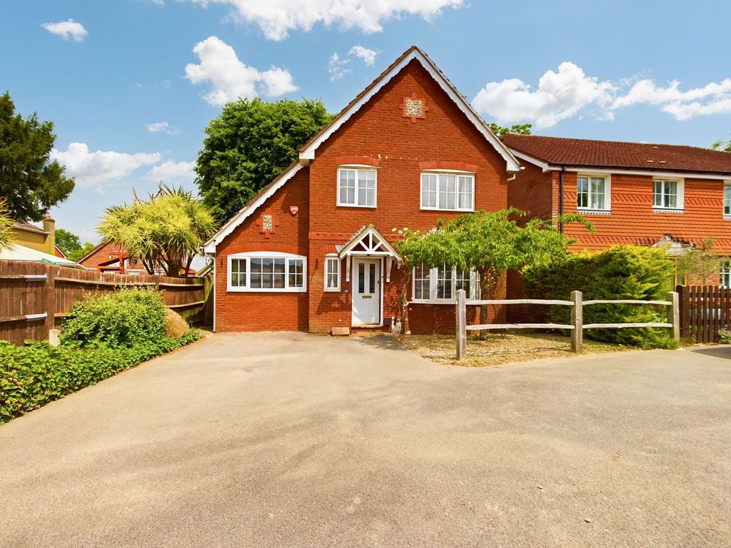 4 bed detached house for sale in Pagewood Close, Maidenbower RH10 Zoopla
