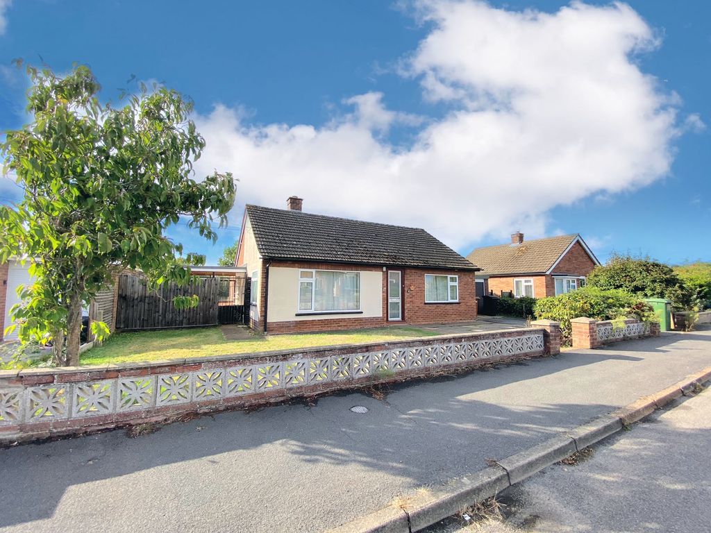 2 bed detached bungalow for sale in Borrow Road, Dereham NR19