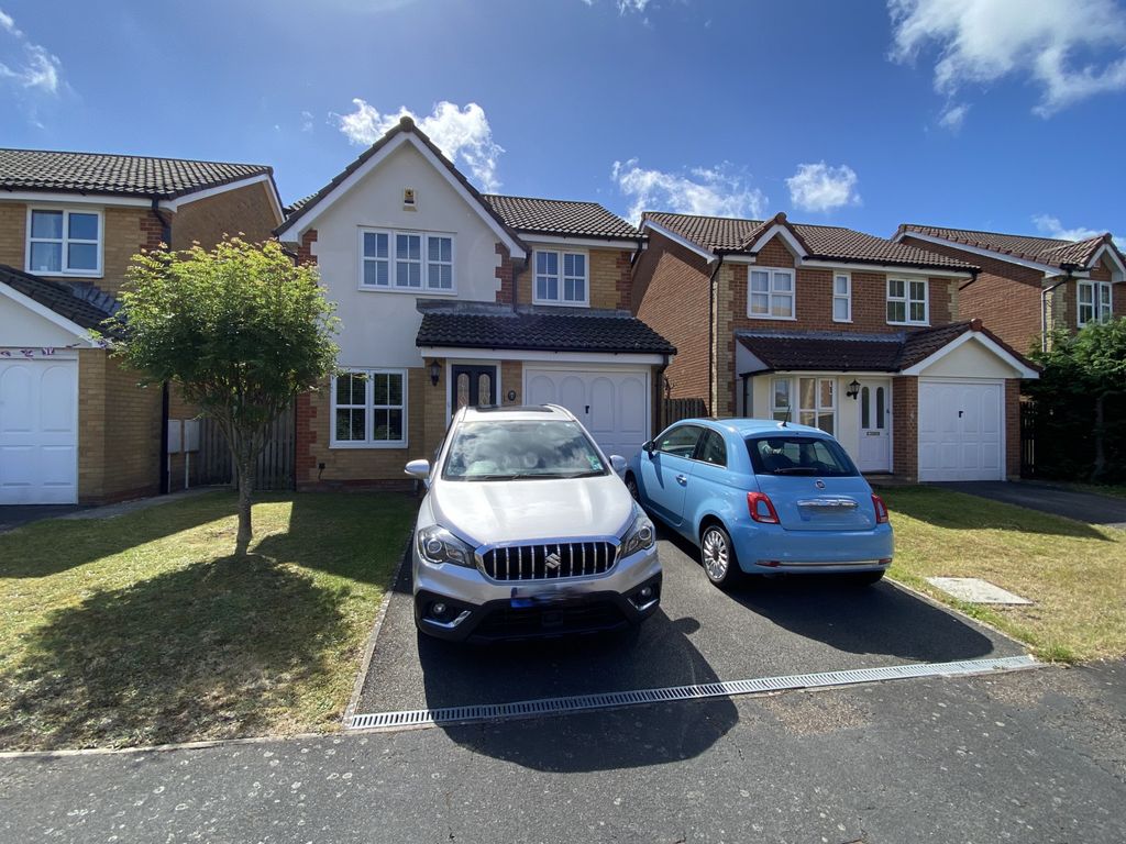 3 bed detached house for sale in Quebec Close, Eastbourne, East Sussex