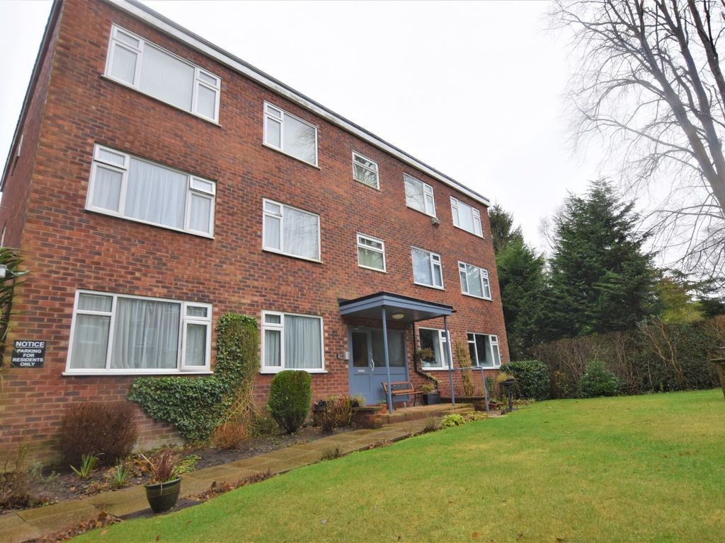 2 bed flat to rent in Brookside Court, Prestbury Road, Macclesfield