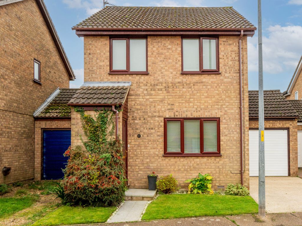 3 bed linkdetached house for sale in Weavers Close, Horsham St. Faith
