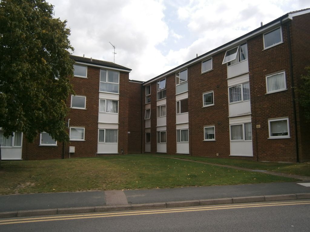 2 bed flat to rent in Burns Road, Royston SG8, £900 pcm Zoopla