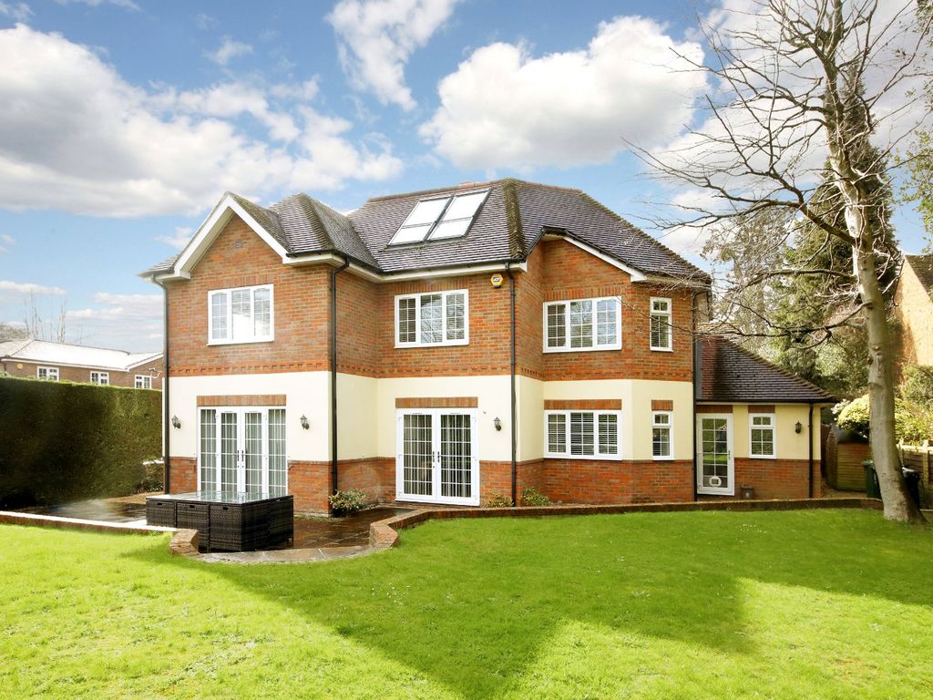 5 bed detached house for sale in Freemans Close, Stoke Poges, Buckinghamshire SL2, £1,075,000