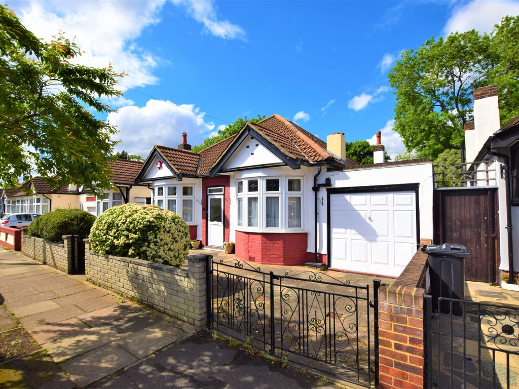 3 bed detached bungalow for sale in Epsom Road, Ilford IG3 Zoopla