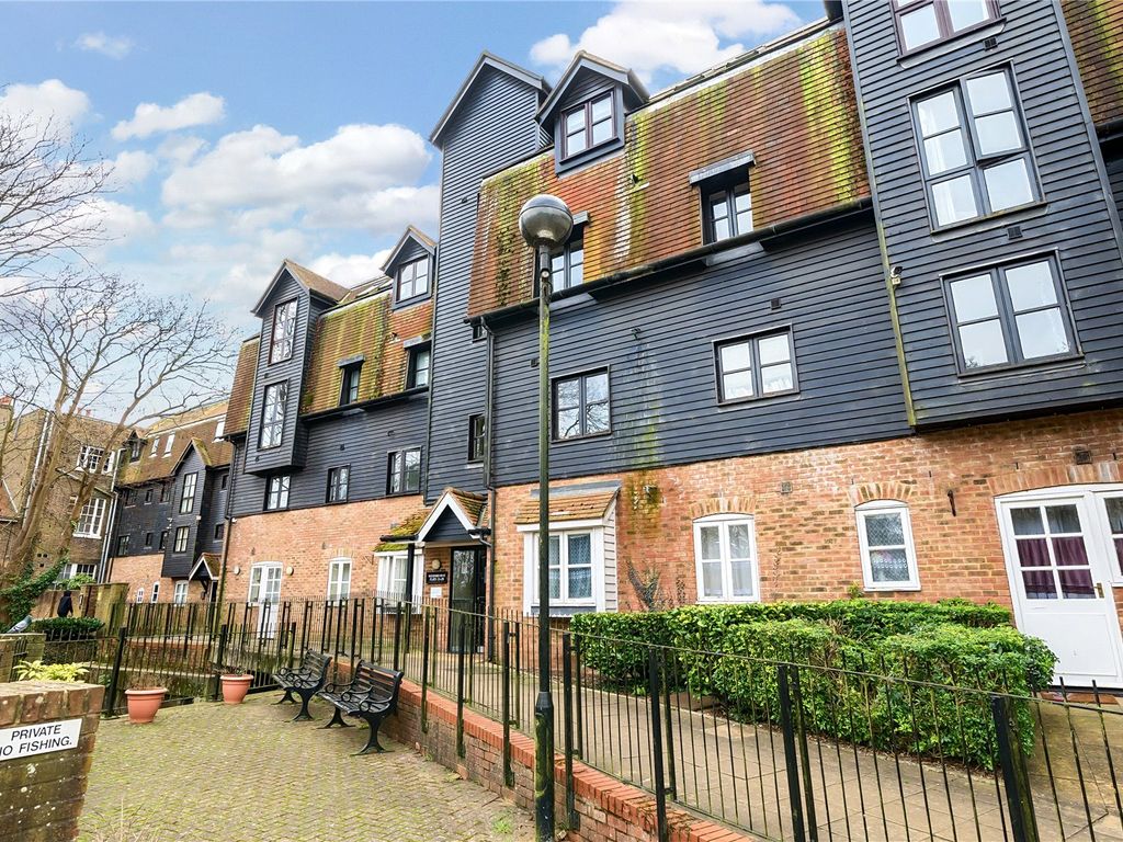 2 bed flat for sale in Thorney Mill Road, West Drayton UB7, £285,000 Zoopla