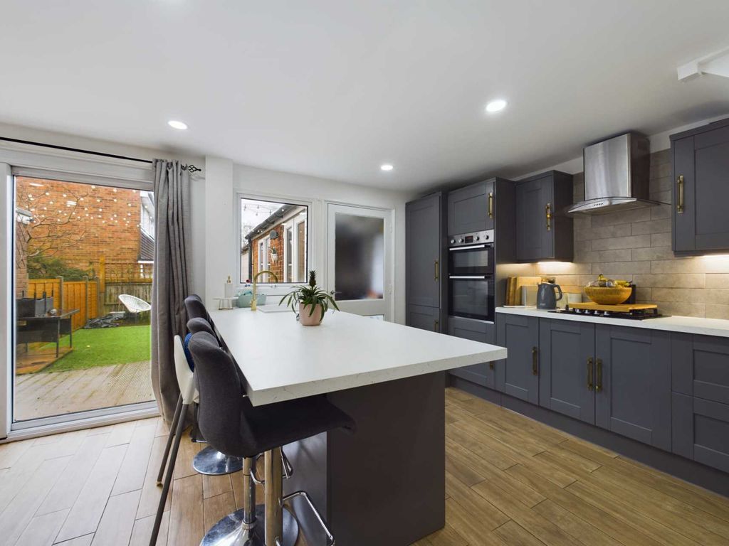 3 bed property for sale in Thames Avenue, Hemel Hempstead HP2, £350,000