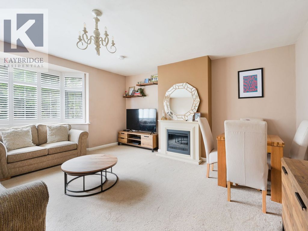 2 bed flat for sale in Kingston Road, Epsom KT17, £365,000 Zoopla