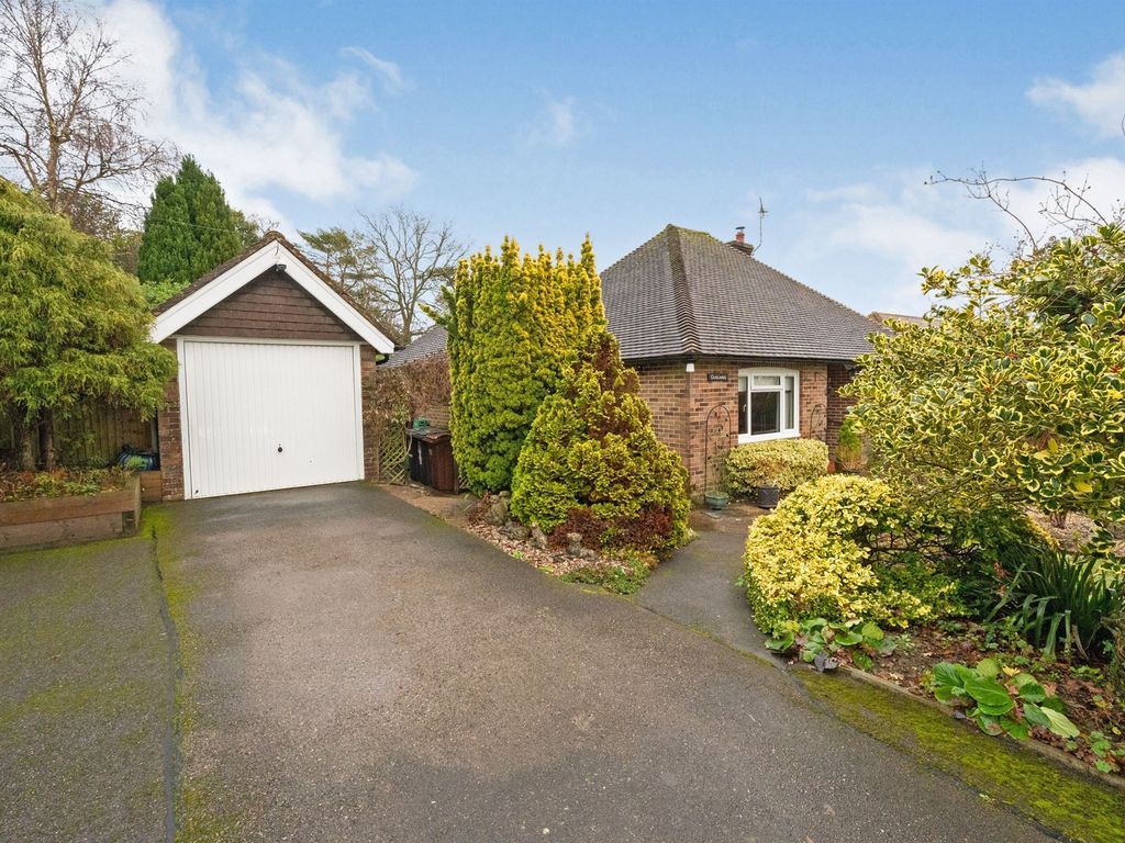 3 bed detached bungalow for sale in Firwood Rise, Heathfield TN21 Zoopla