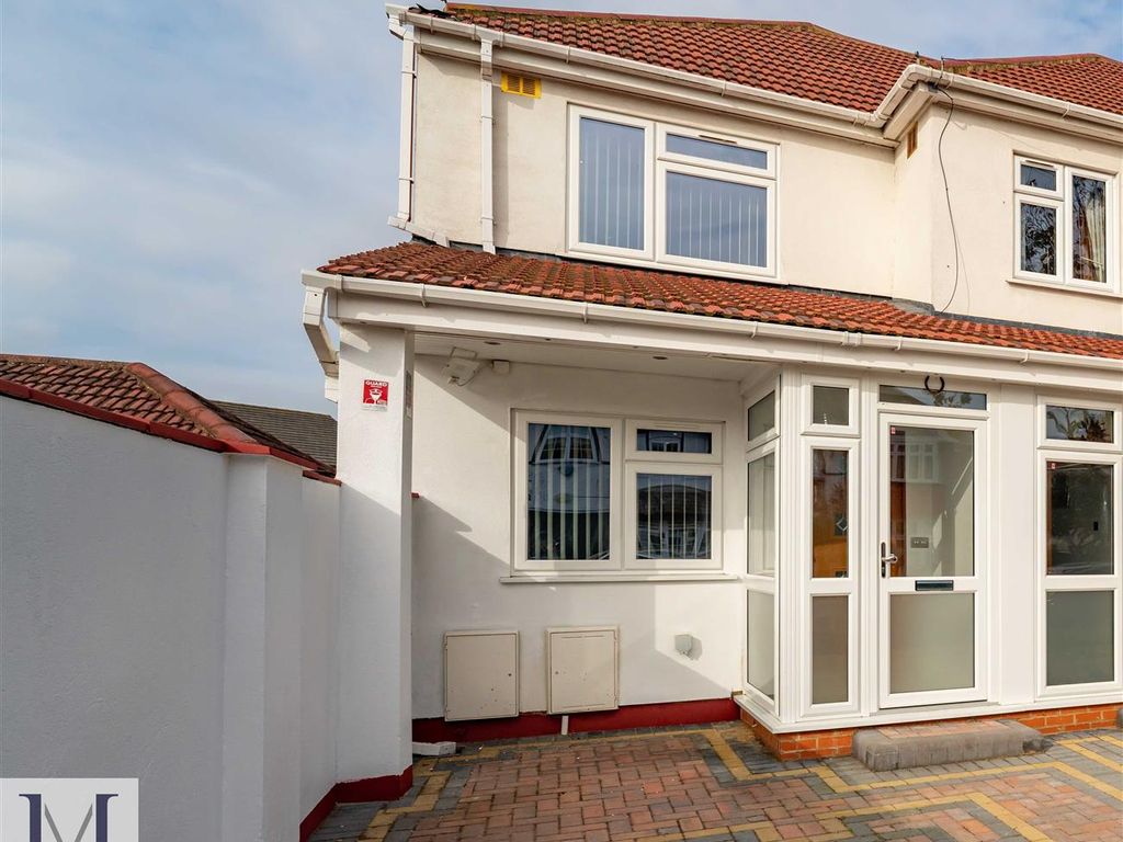 2 bed end terrace house for sale in Legrace Avenue, Hounslow TW4 Zoopla