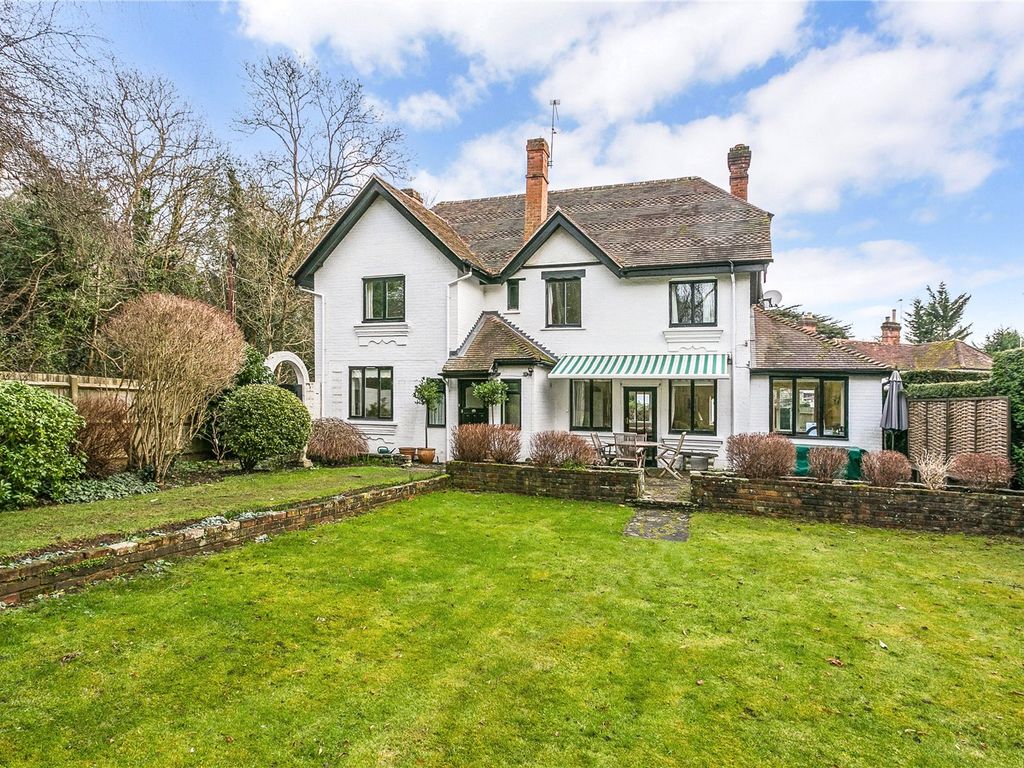 4 bed detached house for sale in Burchetts Green Lane, Burchetts Green