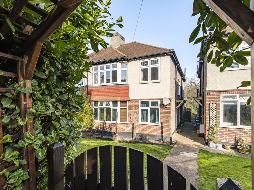 2 bed for sale in Wandle Road, Morden SM4, £190,000 Zoopla