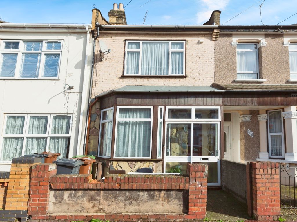 3 bed terraced house for sale in Faircross Avenue, Barking IG11, £425,000 Zoopla