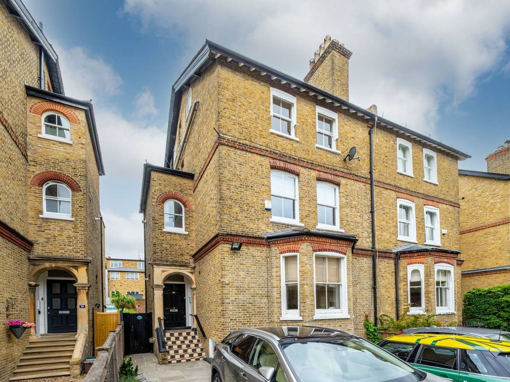 2 bed flat to rent in Homefield Road, Wimbledon Village, London SW19