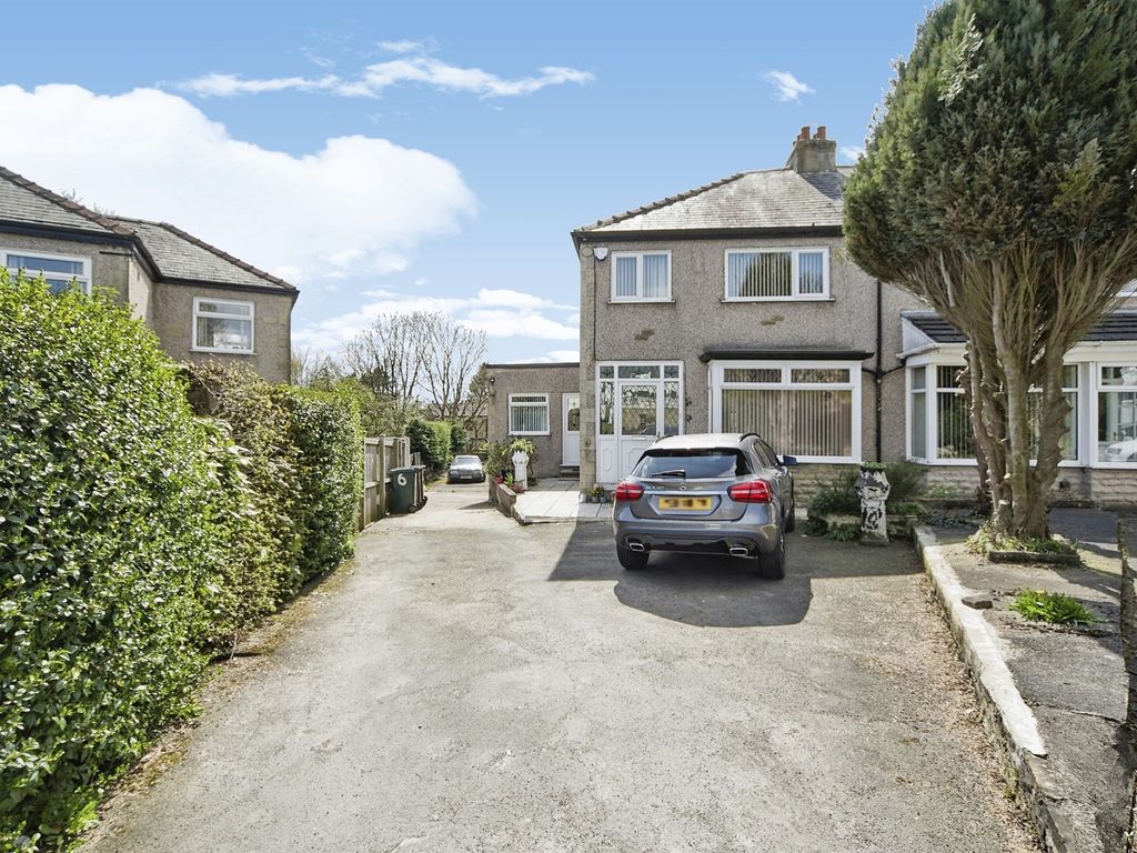 3 bed semidetached house for sale in Wheatlands Square, Bradford BD9