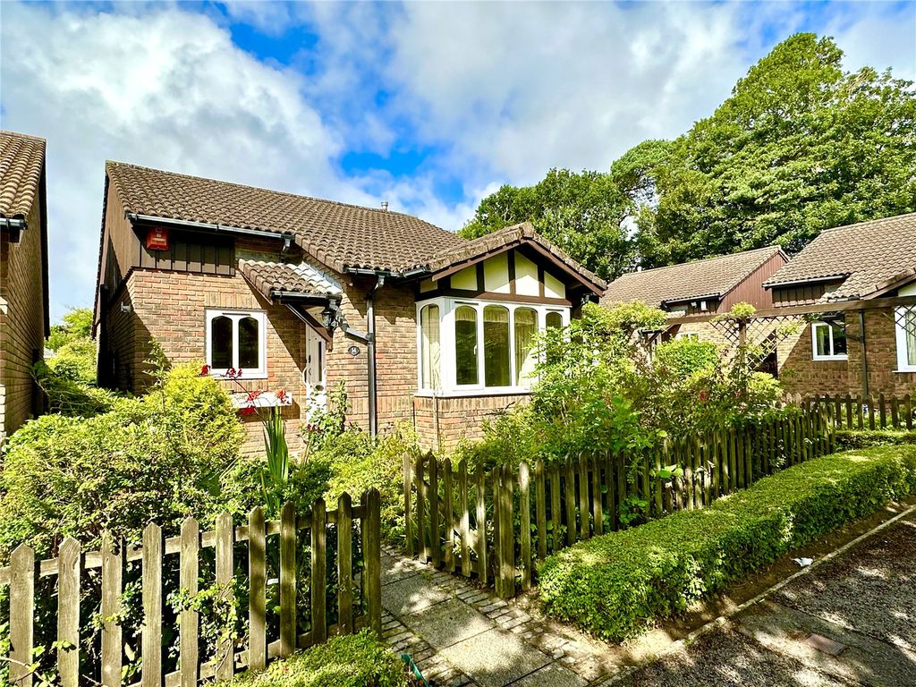 2 bed bungalow for sale in Stratford Place, Lymington, Hampshire SO41