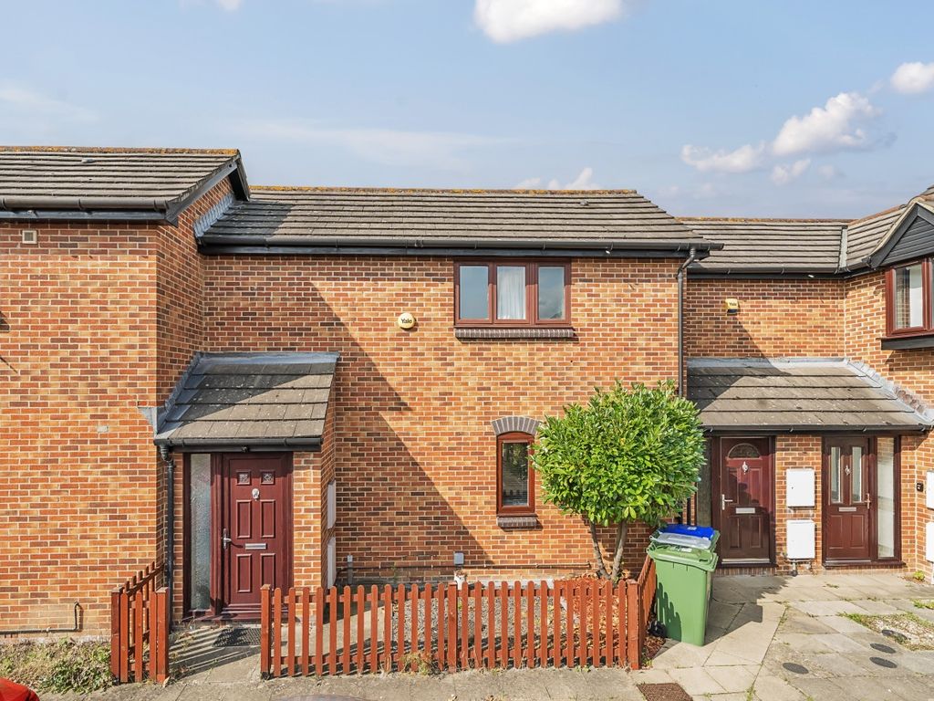 2 bed terraced house to rent in Townshend Close, Sidcup DA14, £1,550