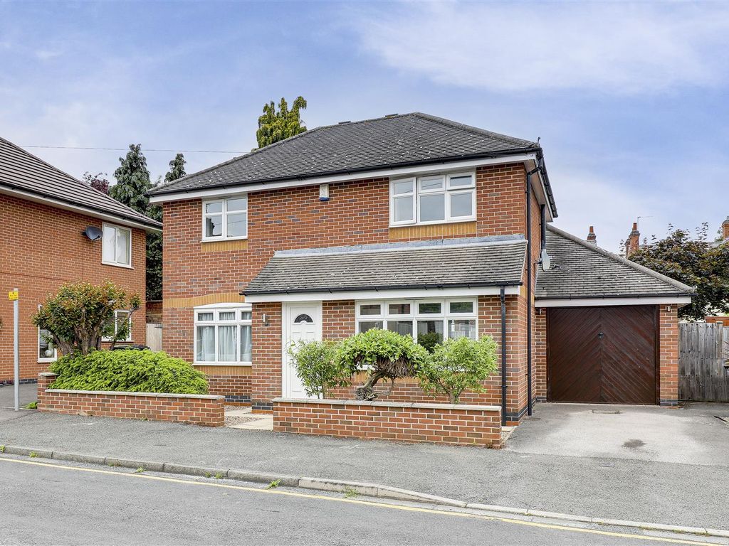 3 bed detached house for sale in Broadgate Avenue, Beeston