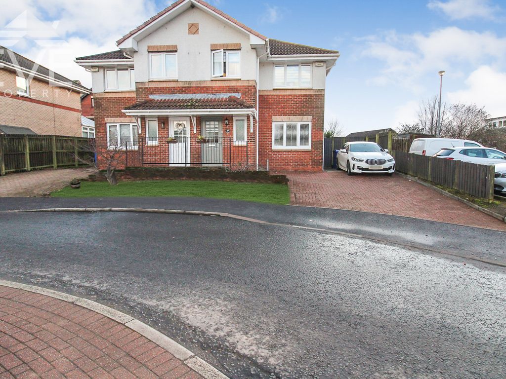 3 bed semidetached house for sale in Oakburn Gardens, Jamestown