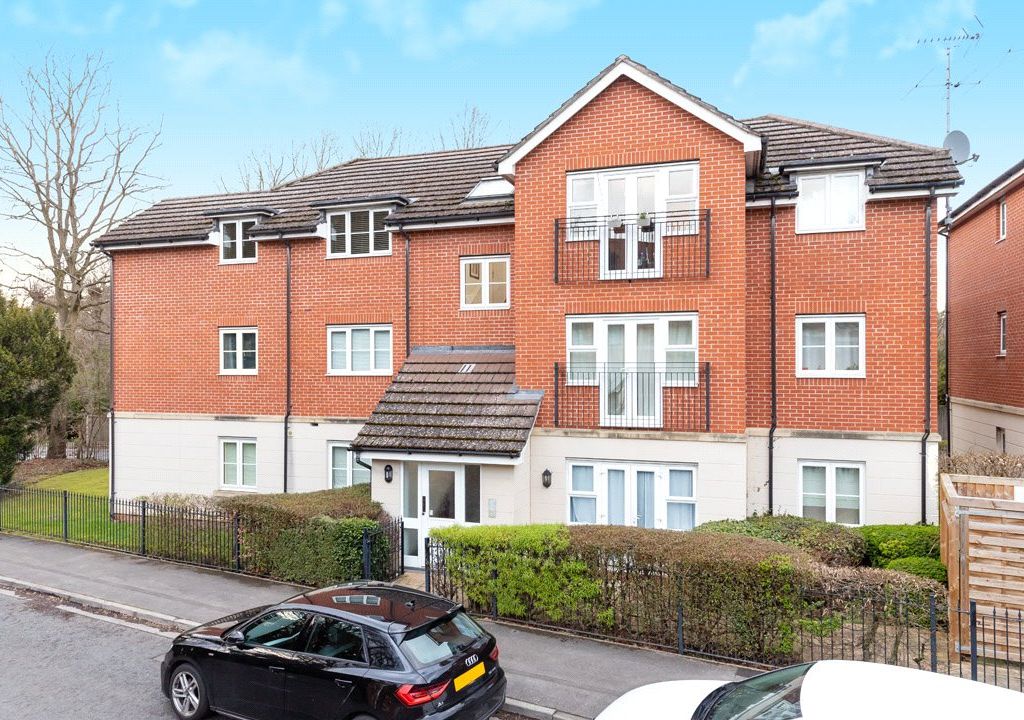 2 bed flat for sale in Waterloo Road, Crowthorne, Berkshire RG45 Zoopla