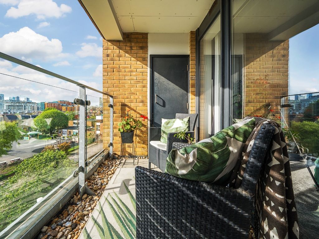 1 bed flat for sale in Blackwall Lane, London SE10, £375,000 Zoopla