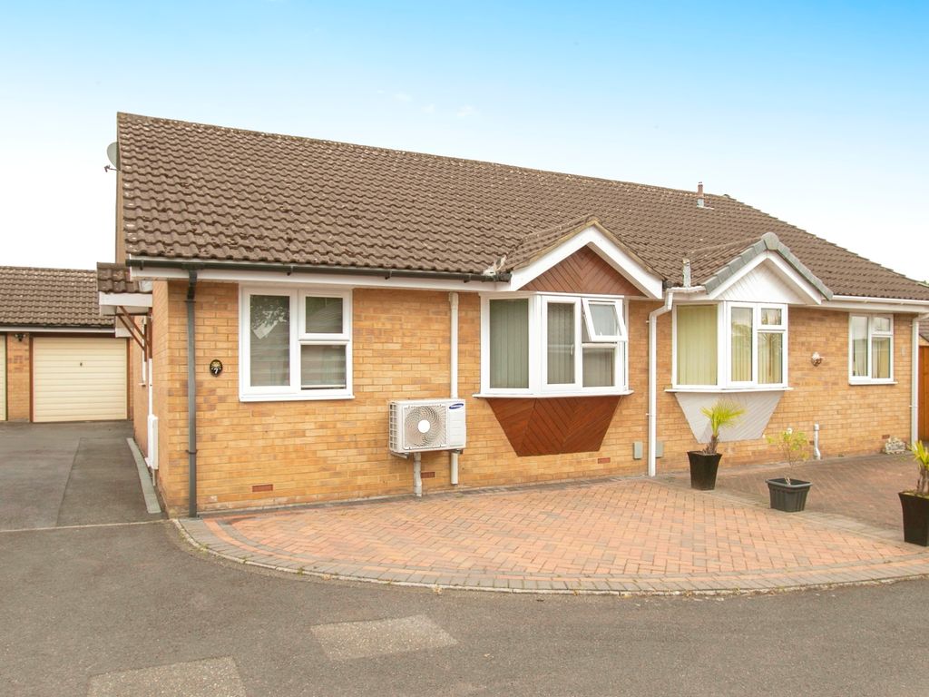 2 bed bungalow for sale in High Oaks Gardens, Bournemouth, Dorset BH11