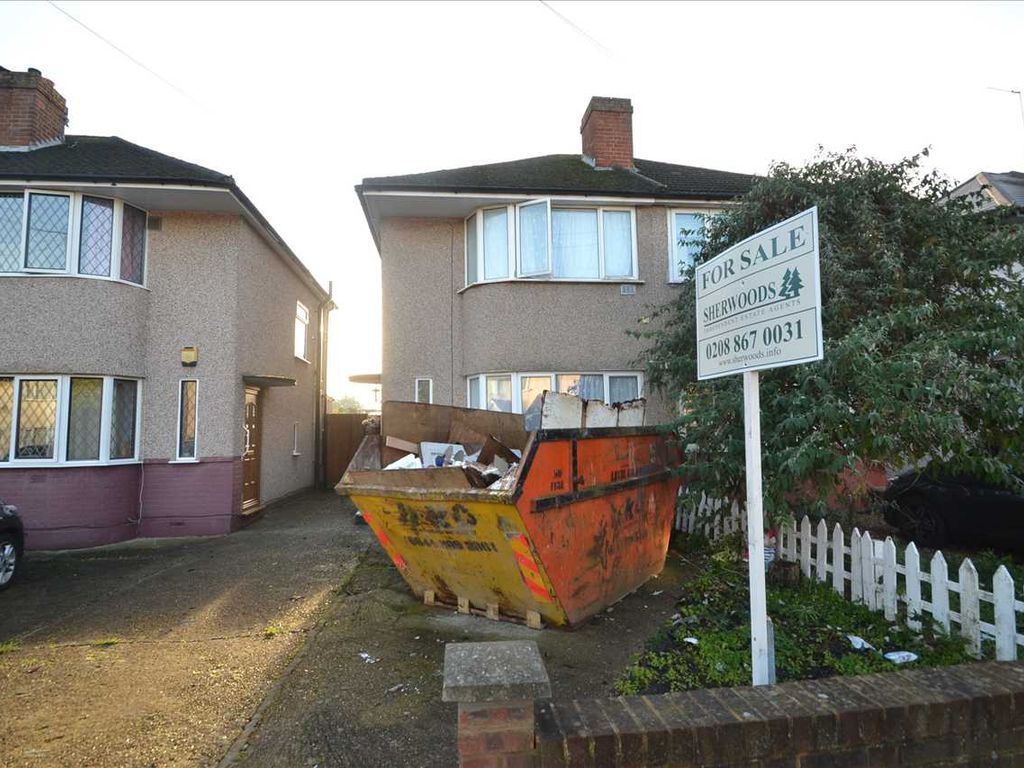 3 bed semidetached house for sale in Northumberland Crescent, Feltham