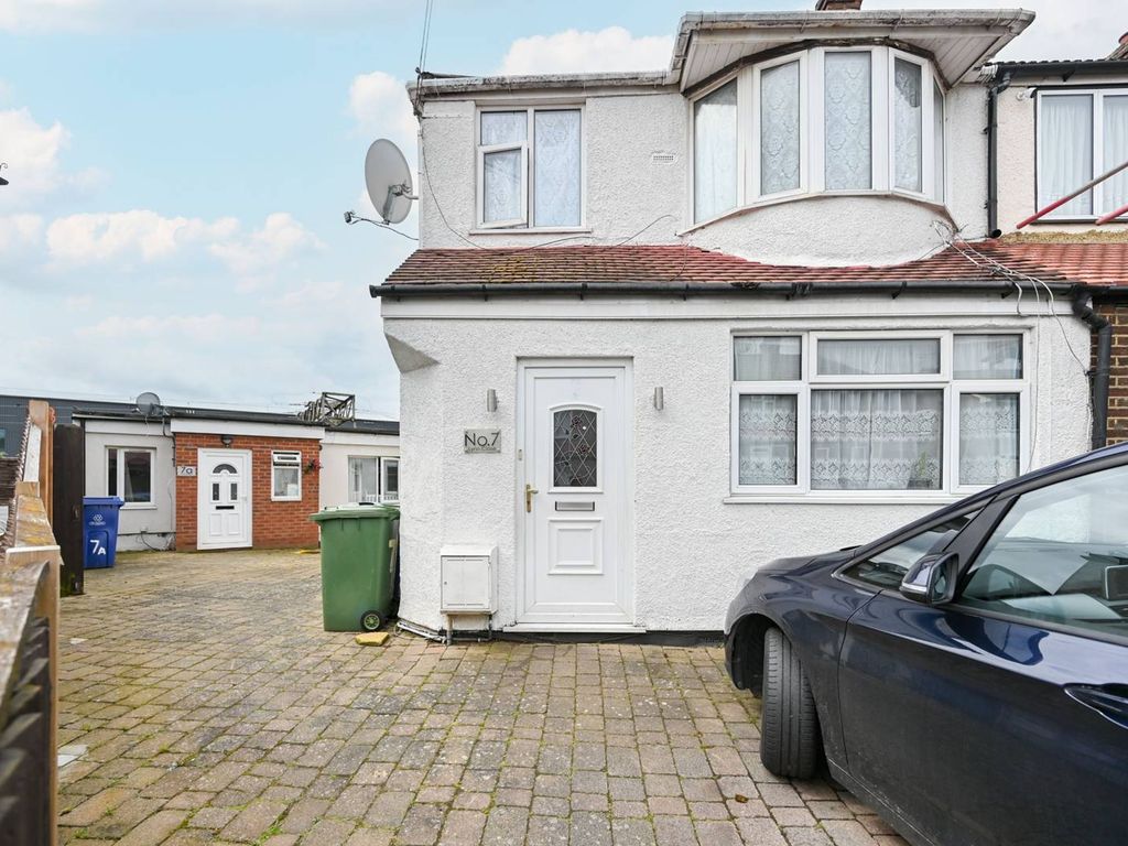 4 bed end terrace house for sale in Lynn Close, Harrow Weald, Harrow HA3 Zoopla