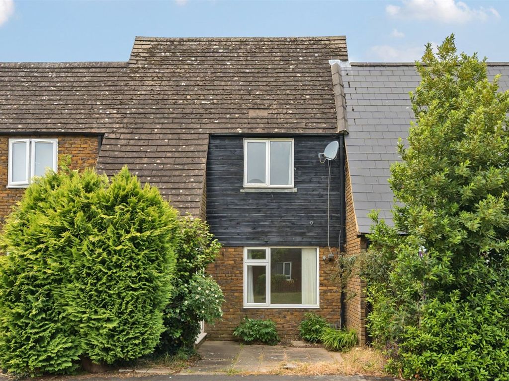 3 bed terraced house for sale in Winterbourne Road, Chichester PO19, £