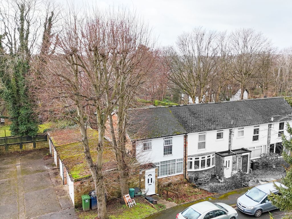 3 bed end terrace house for sale in Maybrook Gardens, High