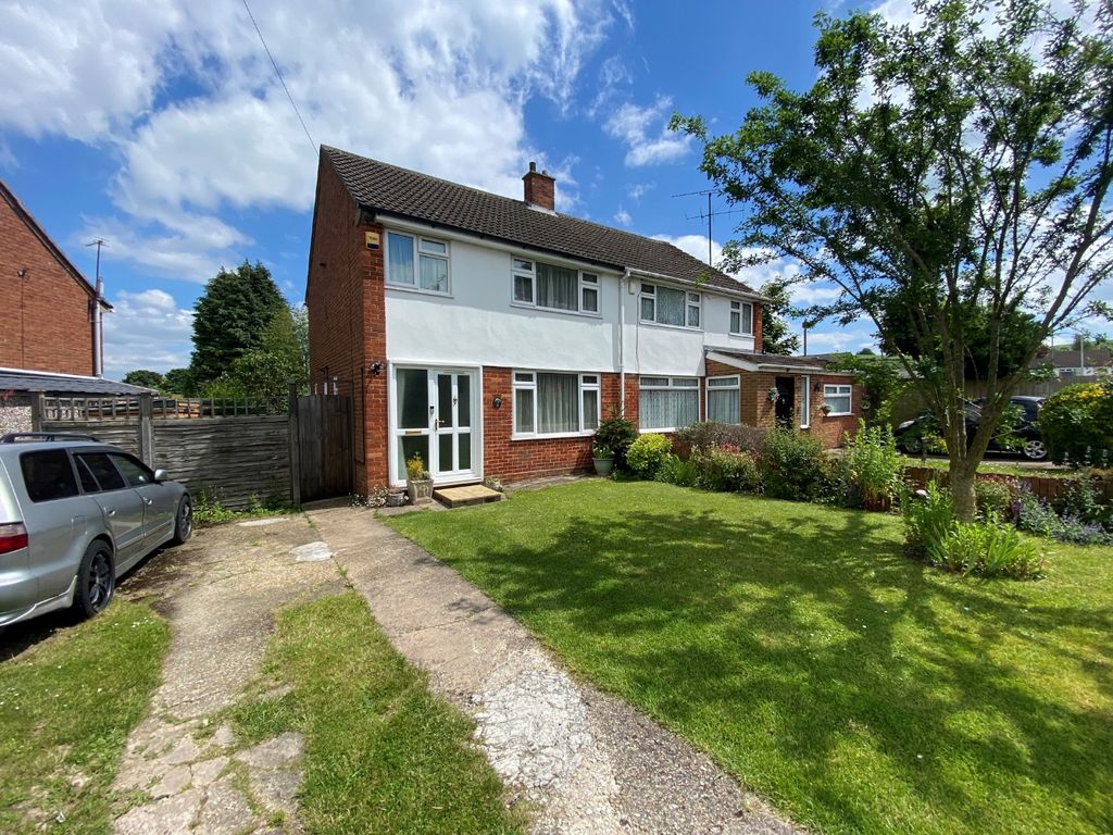 3 bed semidetached house for sale in Woodford Road, Dunstable LU5, £