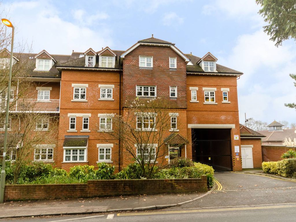 1 bed flat to rent in Heathside Road, Woking GU22, £1,550 pcm Zoopla