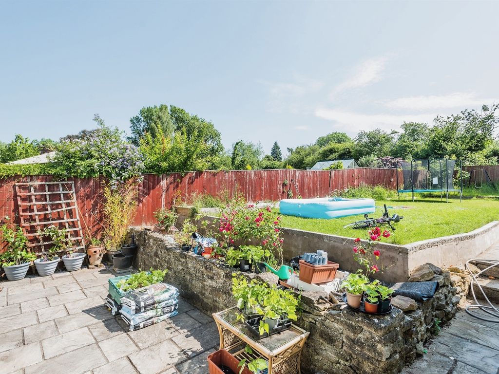 3 bed semidetached house for sale in Queens Drive, Swindon SN3, £