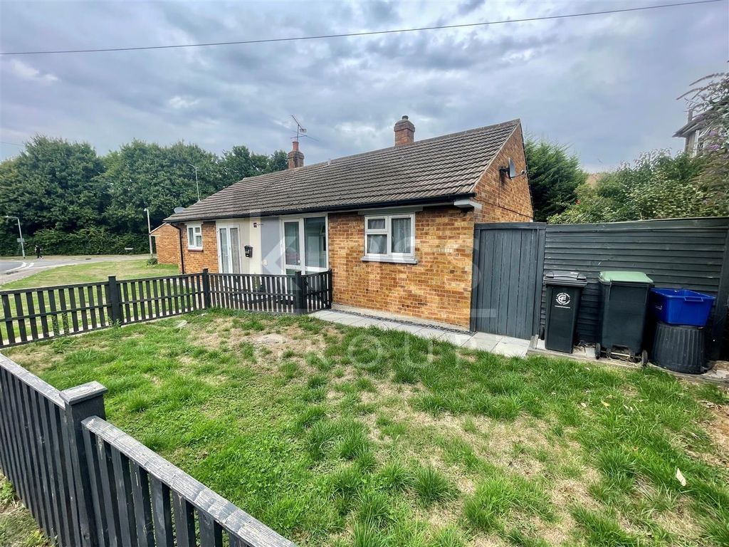 1 bed bungalow for sale in Beechfield Walk, Waltham Abbey EN9 Zoopla