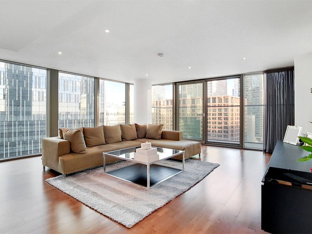 3 bed flat to rent in Landmark West Tower, 22 Marsh Wall E14, £4,950