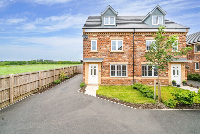 4 bed semidetached house for sale in Mill Lane, Coppull, Chorley PR7