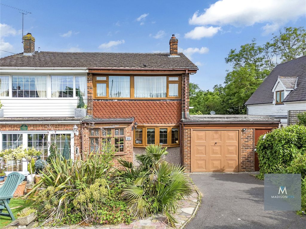 3 bed semidetached house for sale in Maypole Drive, Chigwell, Essex