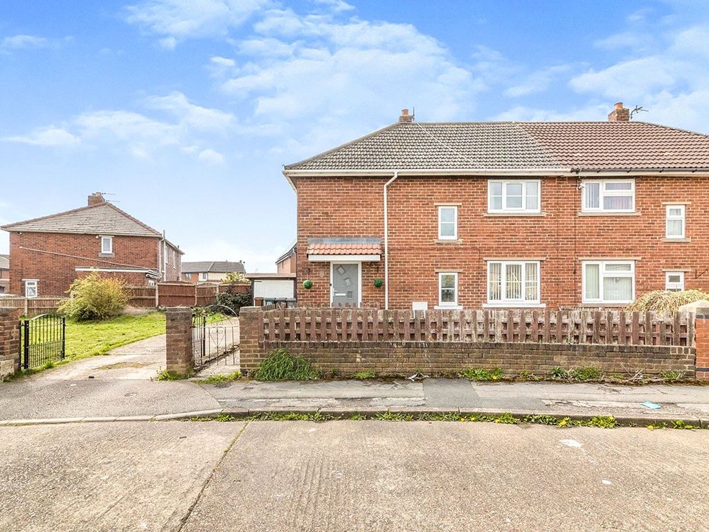 3 bed semidetached house for sale in Wakefield Road, Barnsley, South
