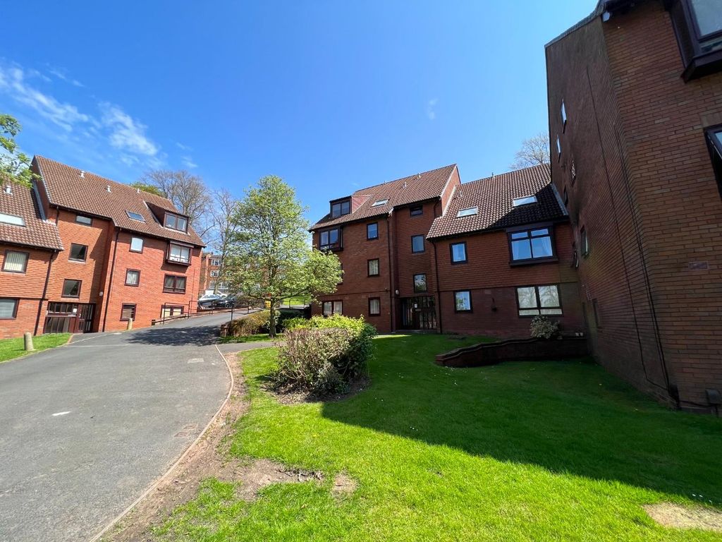 2 bed flat to rent in Moncrieffe Close, Dudley DY2 Zoopla