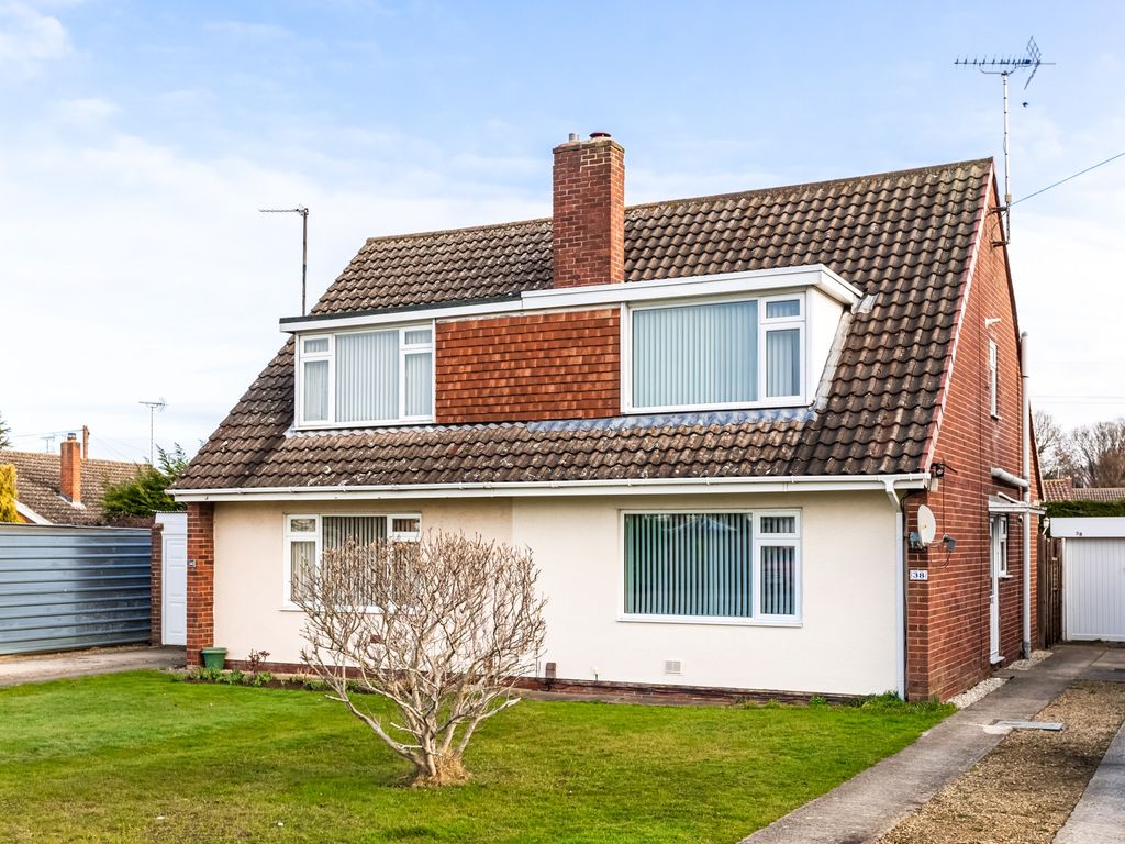 3 bed semidetached house for sale in Barnacre Drive, Gloucester