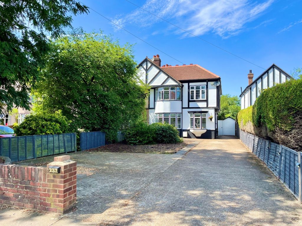 4 bed semidetached house for sale in Hurst Road, Sidcup DA15, £799,995