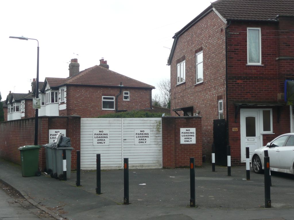Light industrial to let in Heyes Lane, Altrincham WA15, £4,200 pa Zoopla