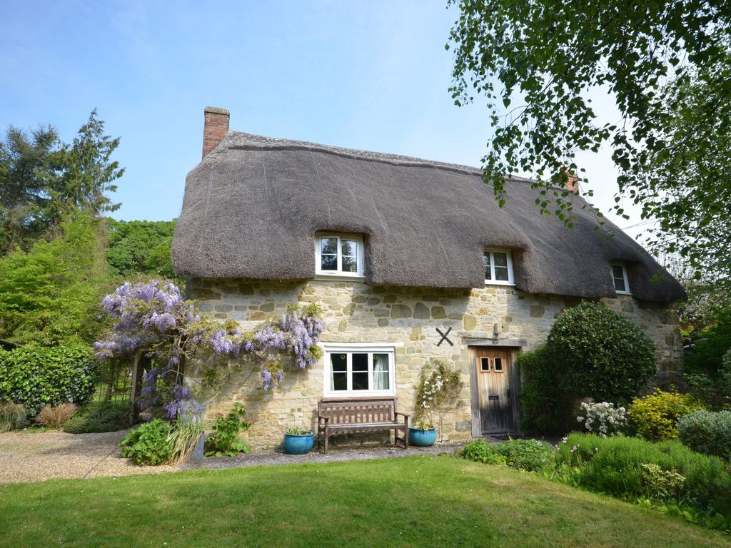 3 bed country house for sale in Sandhills Road, Dinton, Salisbury