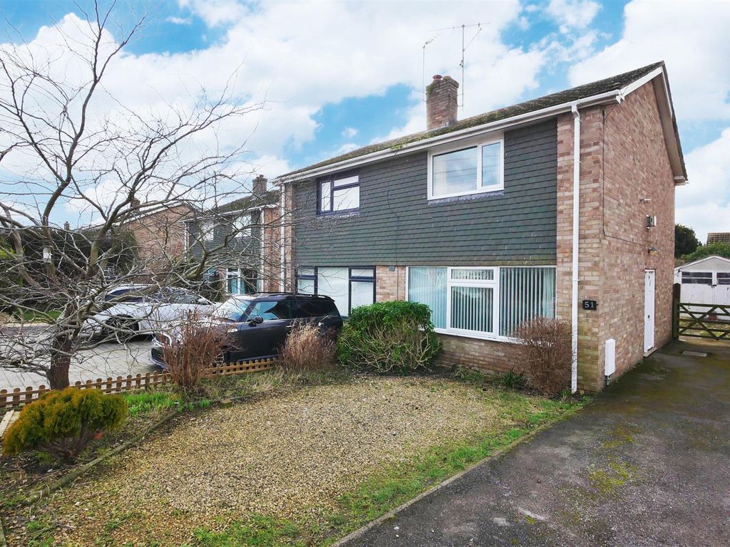 3 bed semidetached house for sale in Westfield Road, Benson