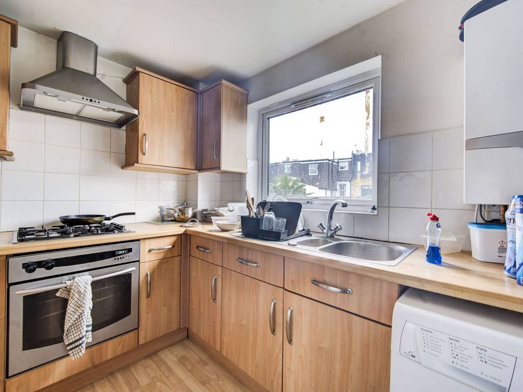 1 bed flat to rent in Abbey Gardens, Barons Court, London W6, £2,002