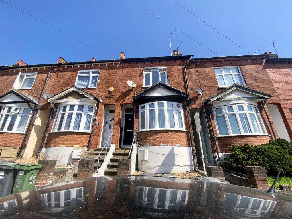 3 bed terraced house for sale in Richmond Hill, Luton, Bedfordshire LU2
